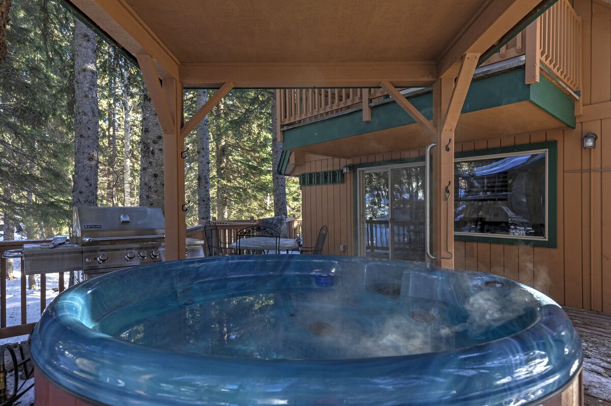 Remodeled condo with hot tub, close to ski trail!