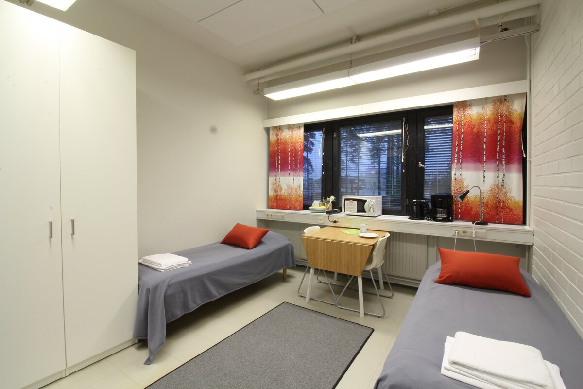 赫尔辛基机场旁边的舒适单间公寓。