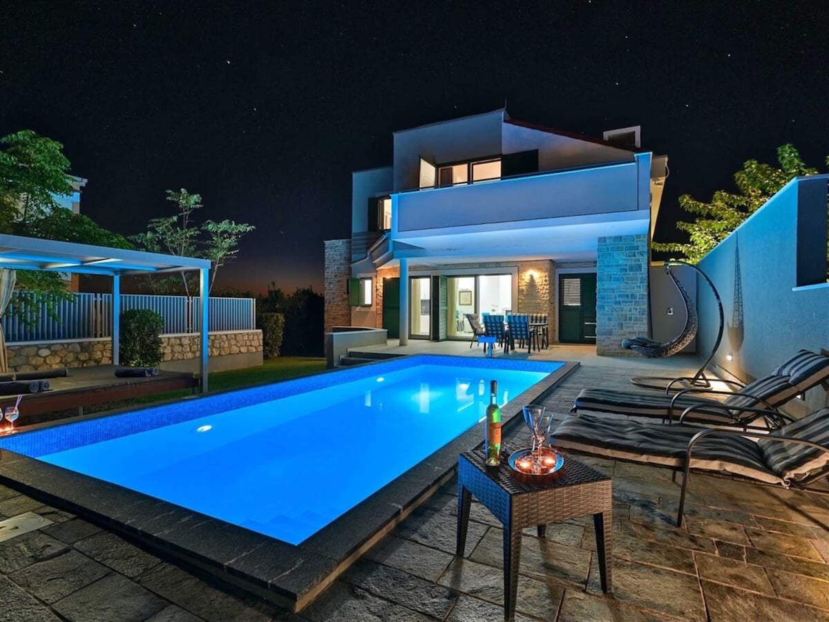 Luxury Villa Lunaria with Pool