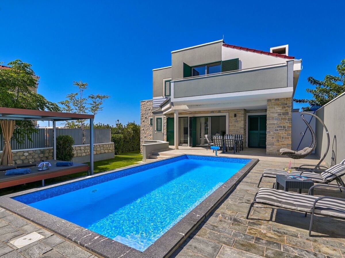 Luxury Villa Lunaria with Pool