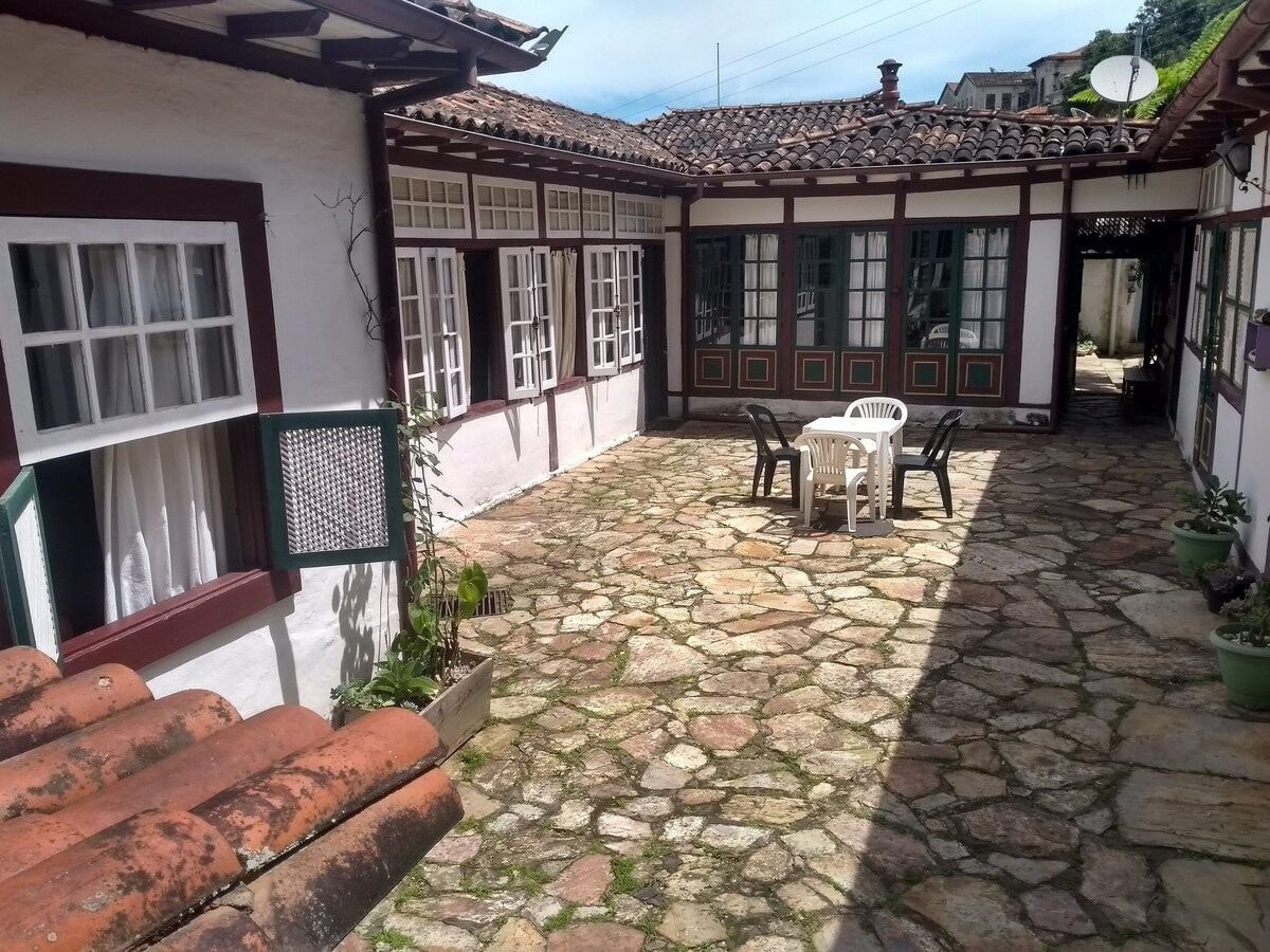 CASA COM CHARME E ARTE NO CORAÇÃO DE OURO PRETO