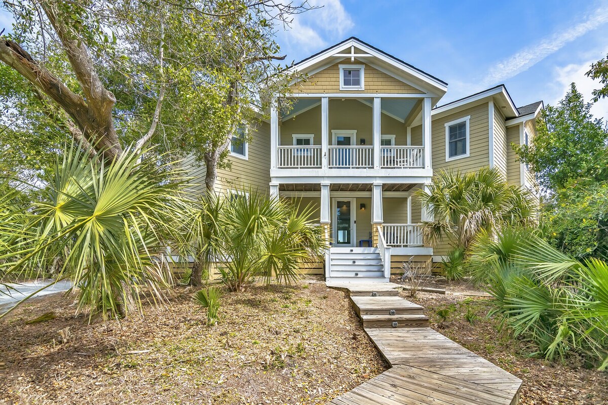 Bald head island home with spectacular views