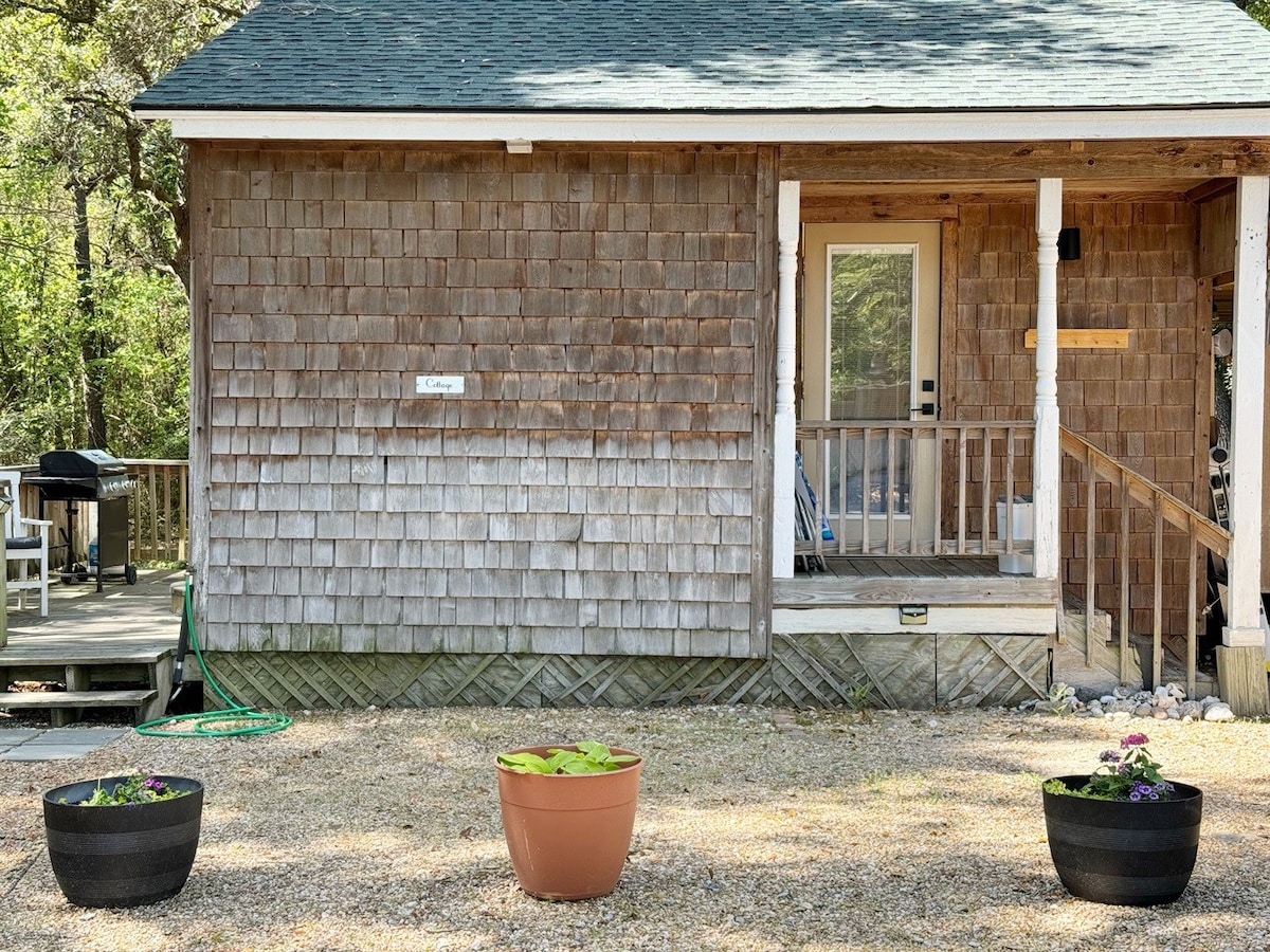 Live Oak Cottage -「微型住宅」/步行即可抵达海滩