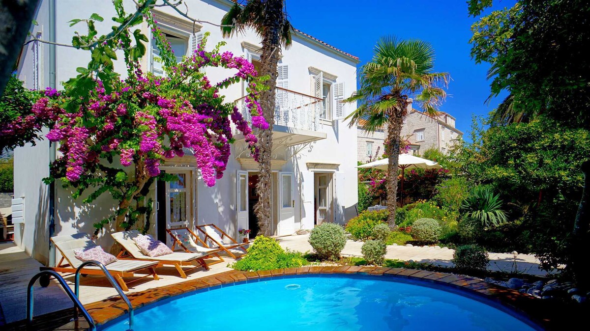 Beachfront Villa Domestic with Pool