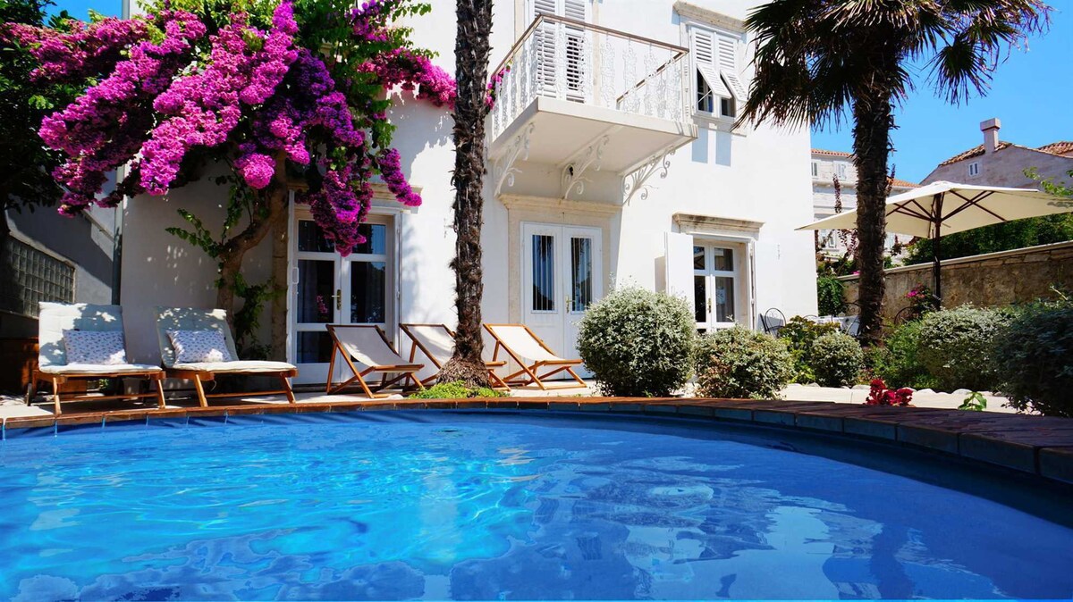 Beachfront Villa Domestic with Pool