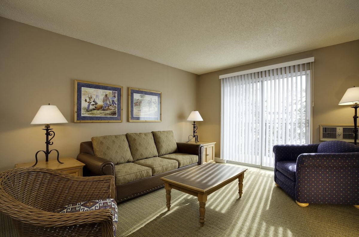Your Home Away From Home! Free Parking & Shuttle