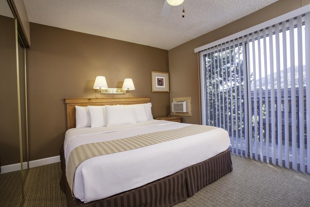 Your Home Away From Home! Free Parking & Shuttle