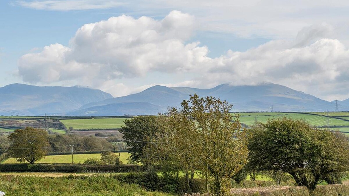 Clai Cerrig, Spacious House with Amazing Views