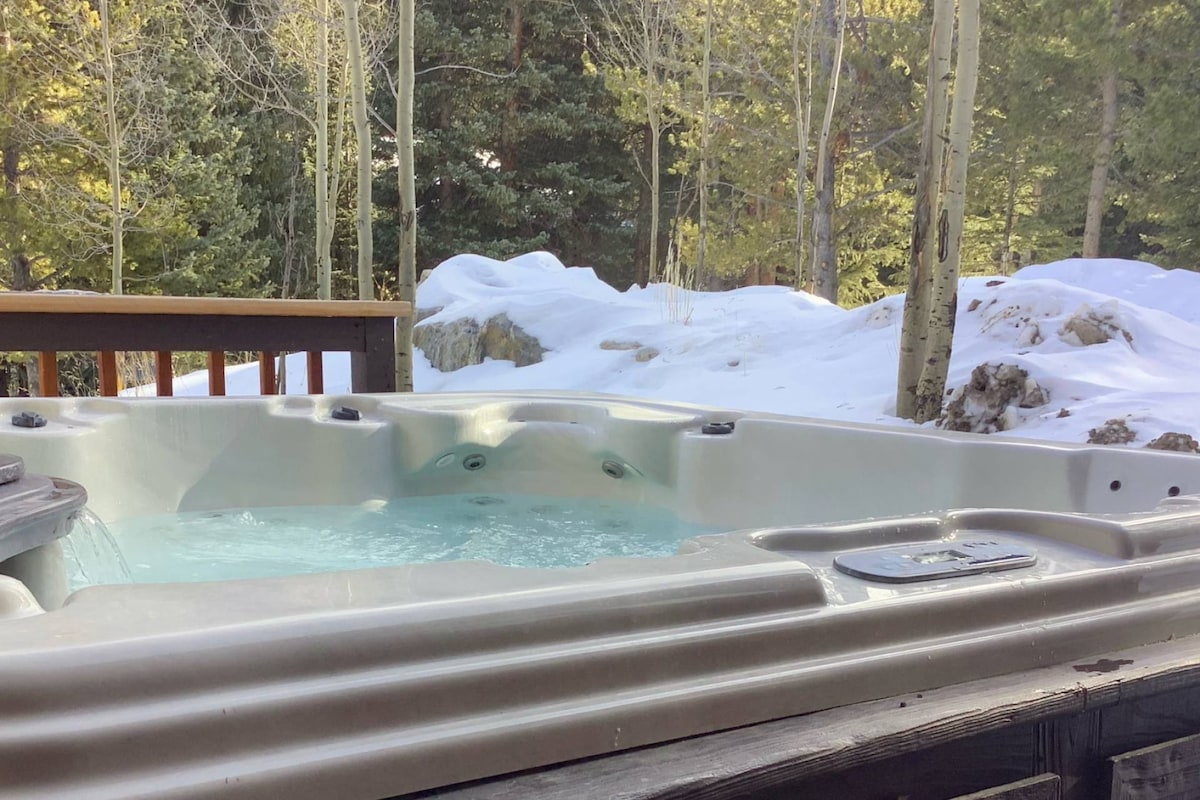 Large Hot Tub|BBQ|W&D|Heated Garage|10min to Breck