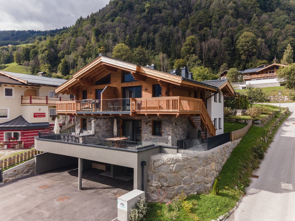 Ski-in/ski-out lodge with balcony, terrace and g