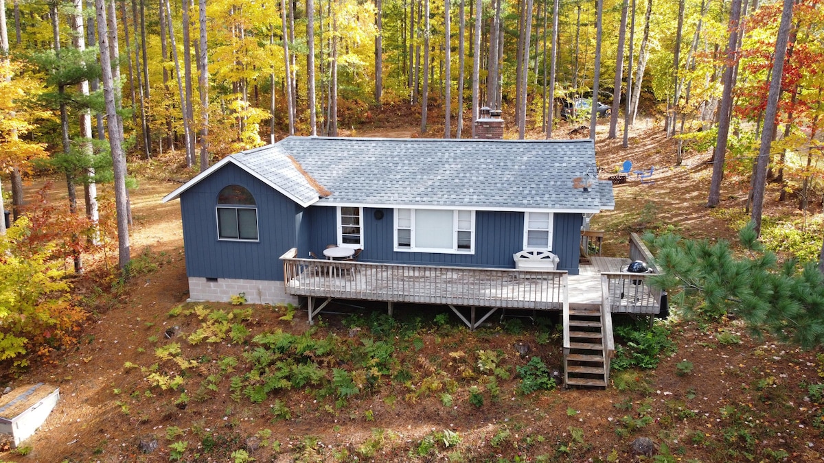 LLC-Peaceful, Lakefront Cabin Near Munising with C