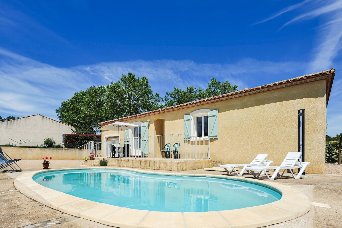 Aigues带私人泳池的宽敞度假屋