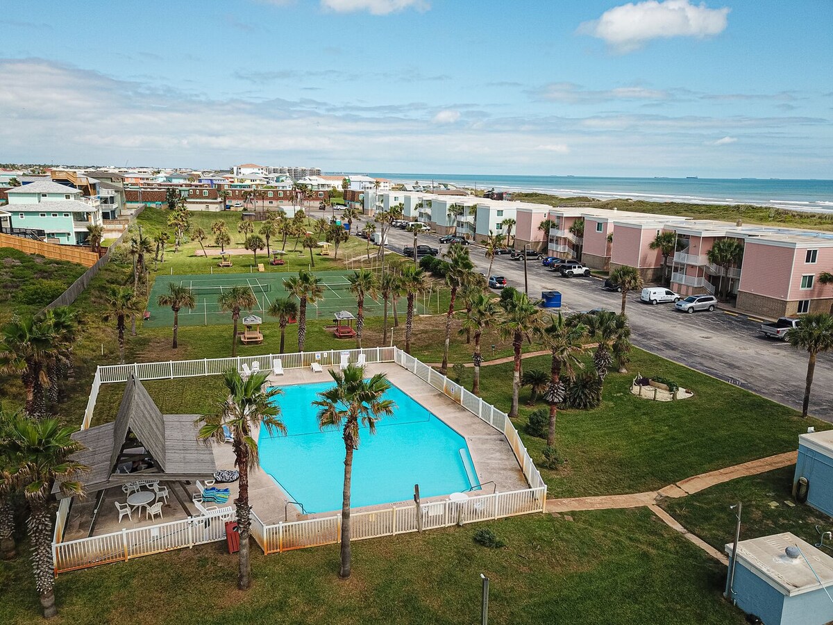 IR107 Beach Front Community, Walk to Sandfest