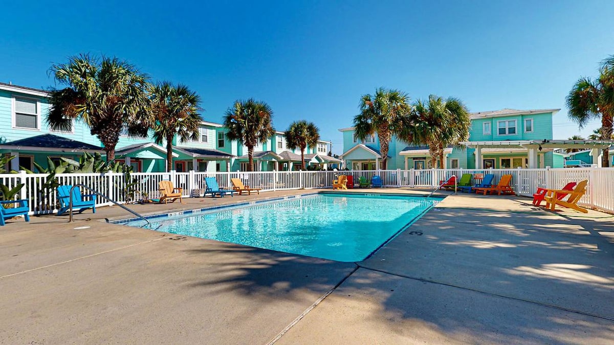 TC601  Townhome, Close to beach, Shared Pool!