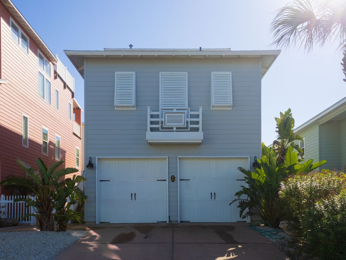 VW45: Rooftop Views and Golf Cart Included!