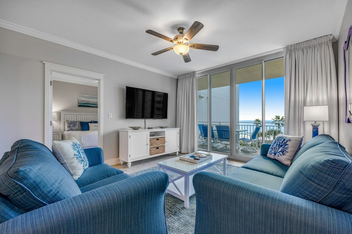 Elegant 2BR Oceanfront 4th-Floor | Balcony