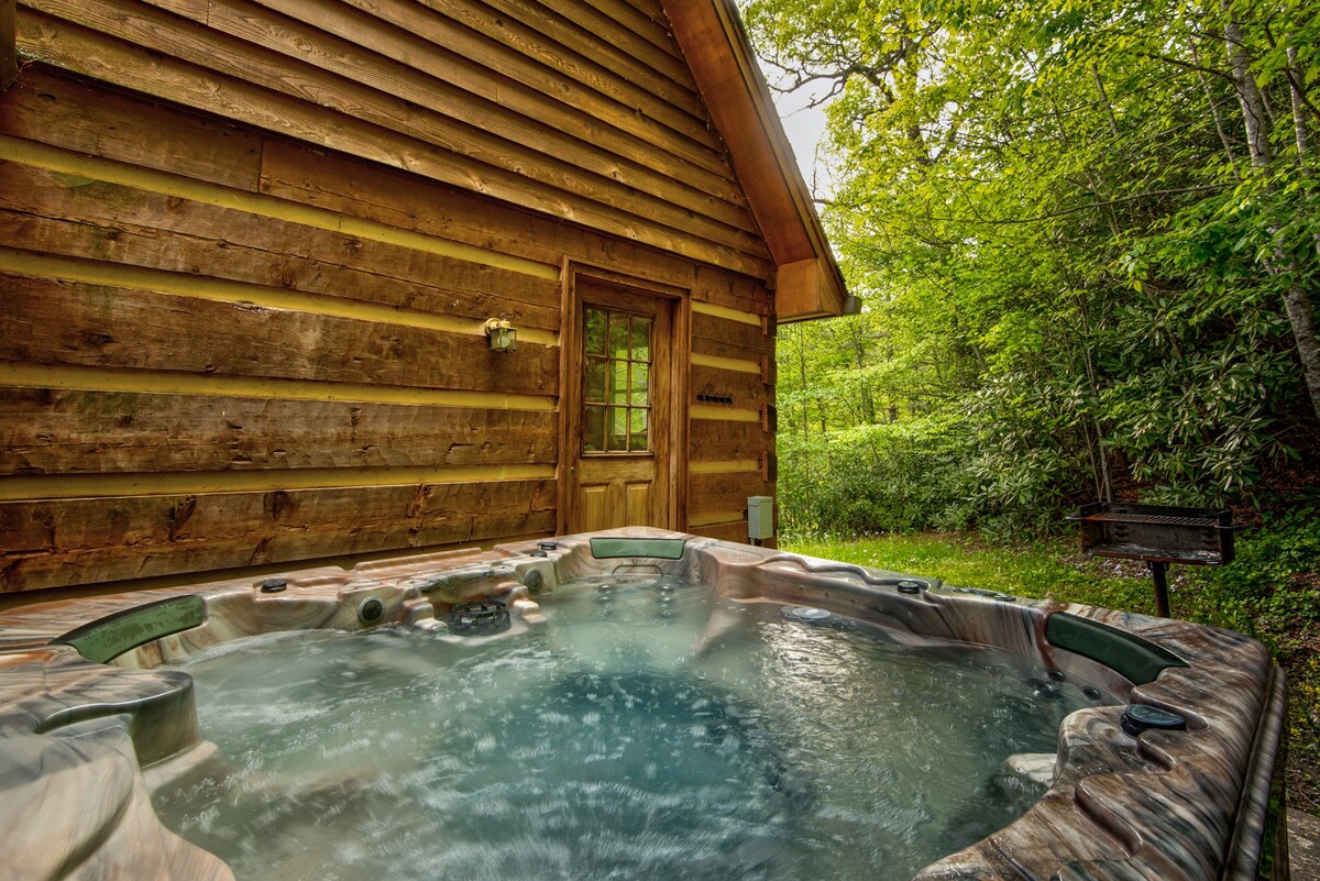 Hidden Creek Cabin! Pets OK, Creek and Hot tub!