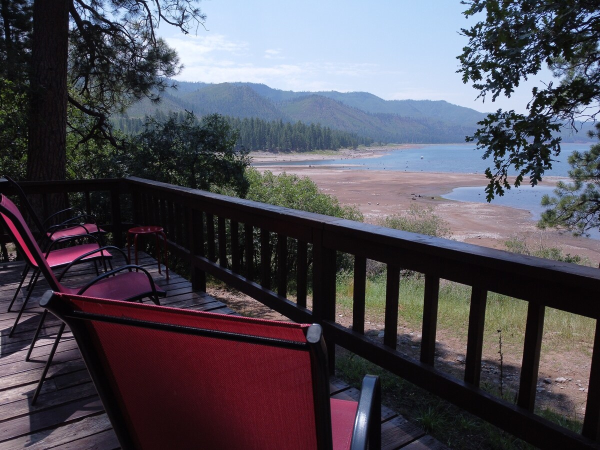 #7 Lakefront Wildflower Cabin at Elk Point Lodge