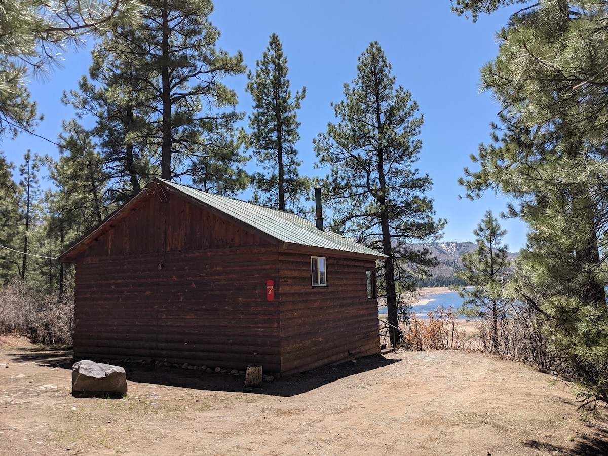 #7 Lakefront Wildflower Cabin at Elk Point Lodge