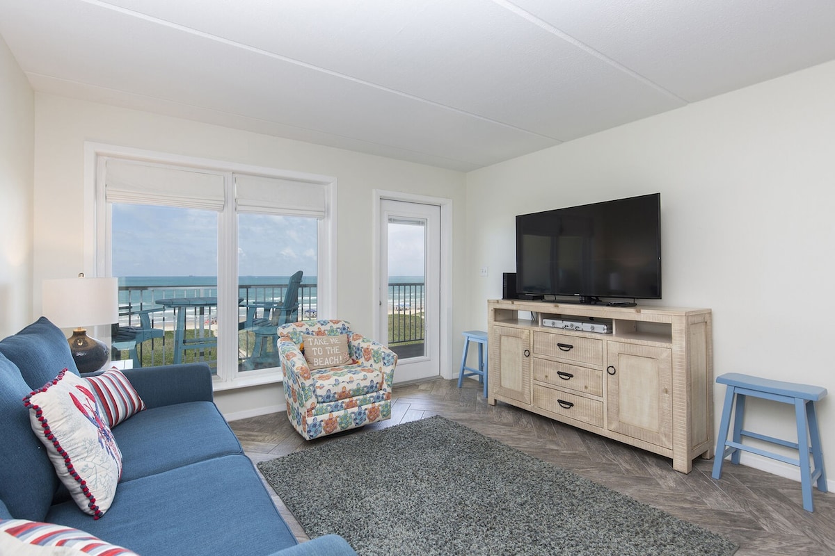 Updated Beachfront Condo! Amazing Ocean Views! Great pool area!