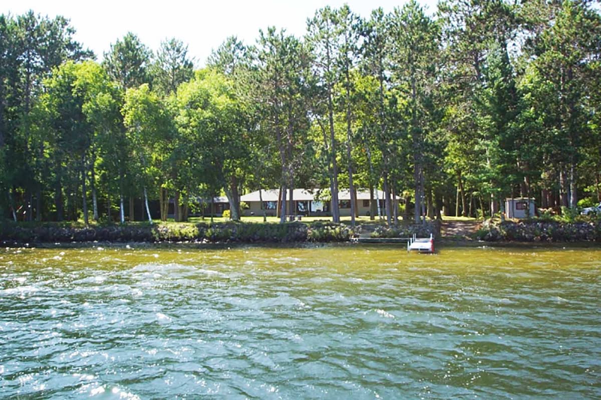 Lac Courte Oreilles上的George 's Lakeside Haven