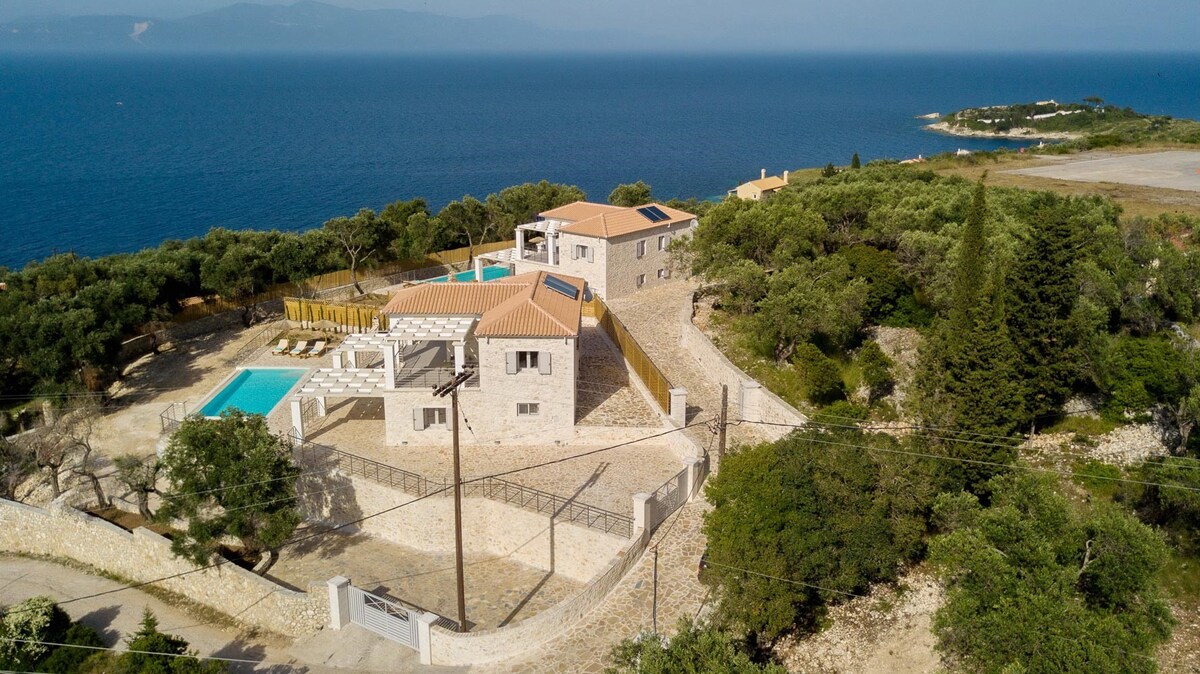 Tania Villa - Elegant 4 BR villa with private pool