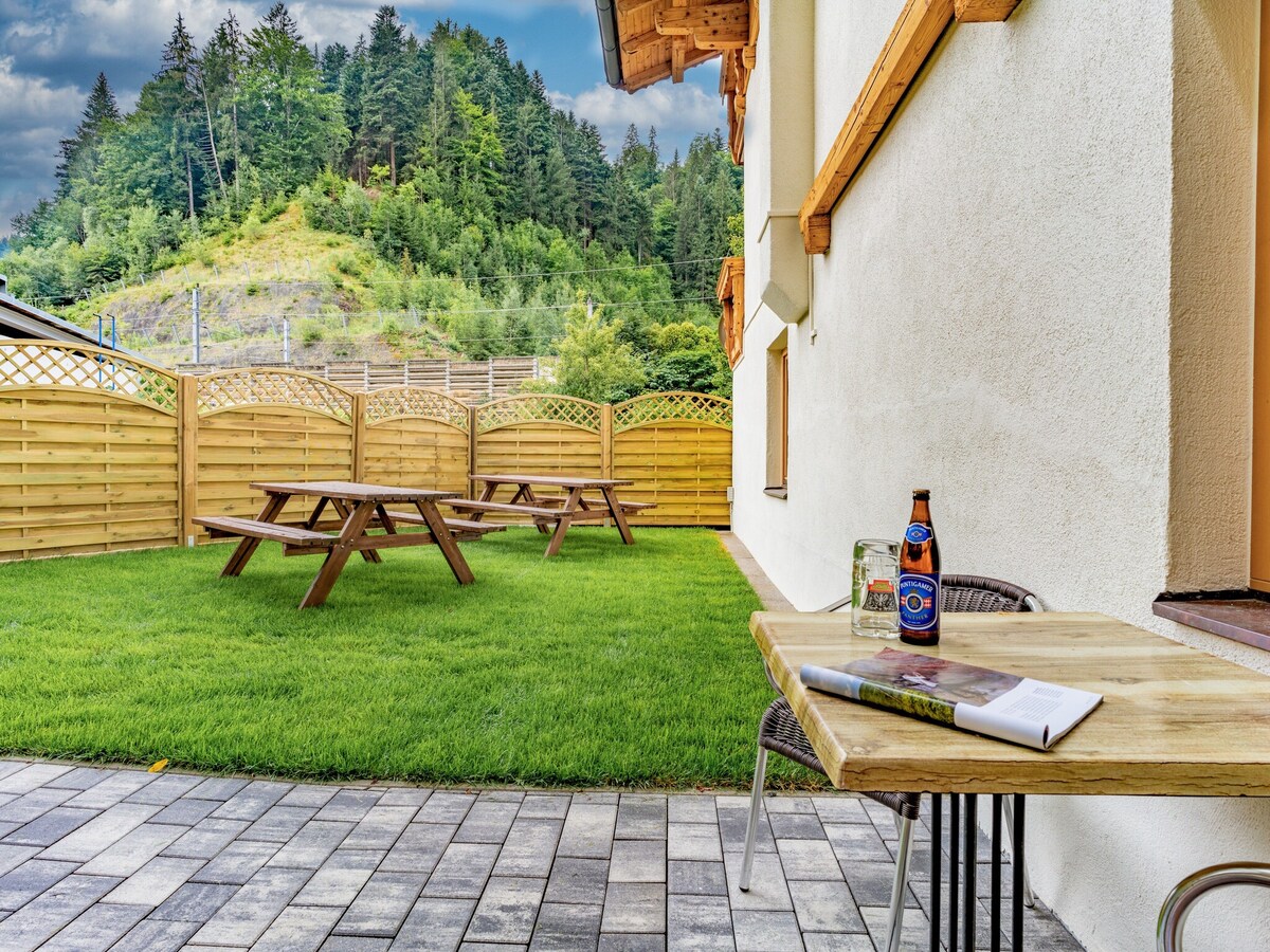 Group home with beer garden near ski resort