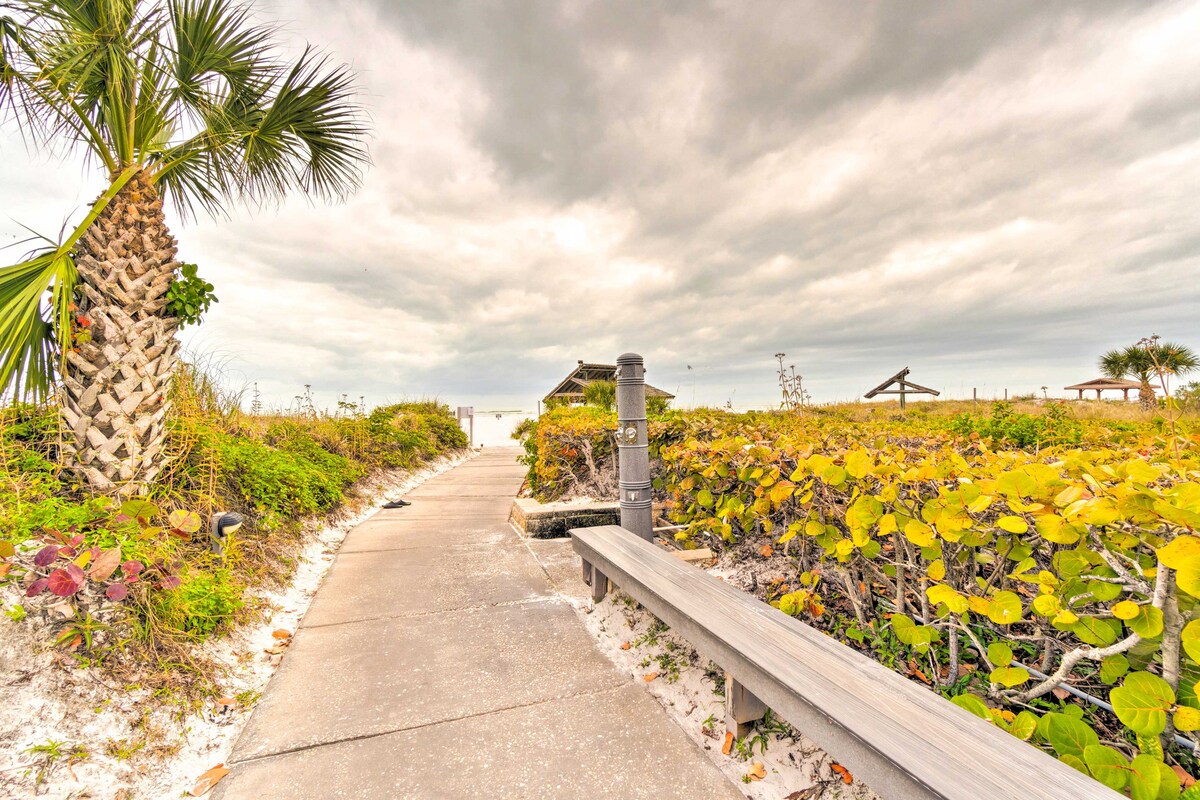 Resort-Style Siesta Key Condo: Walk to Beach!