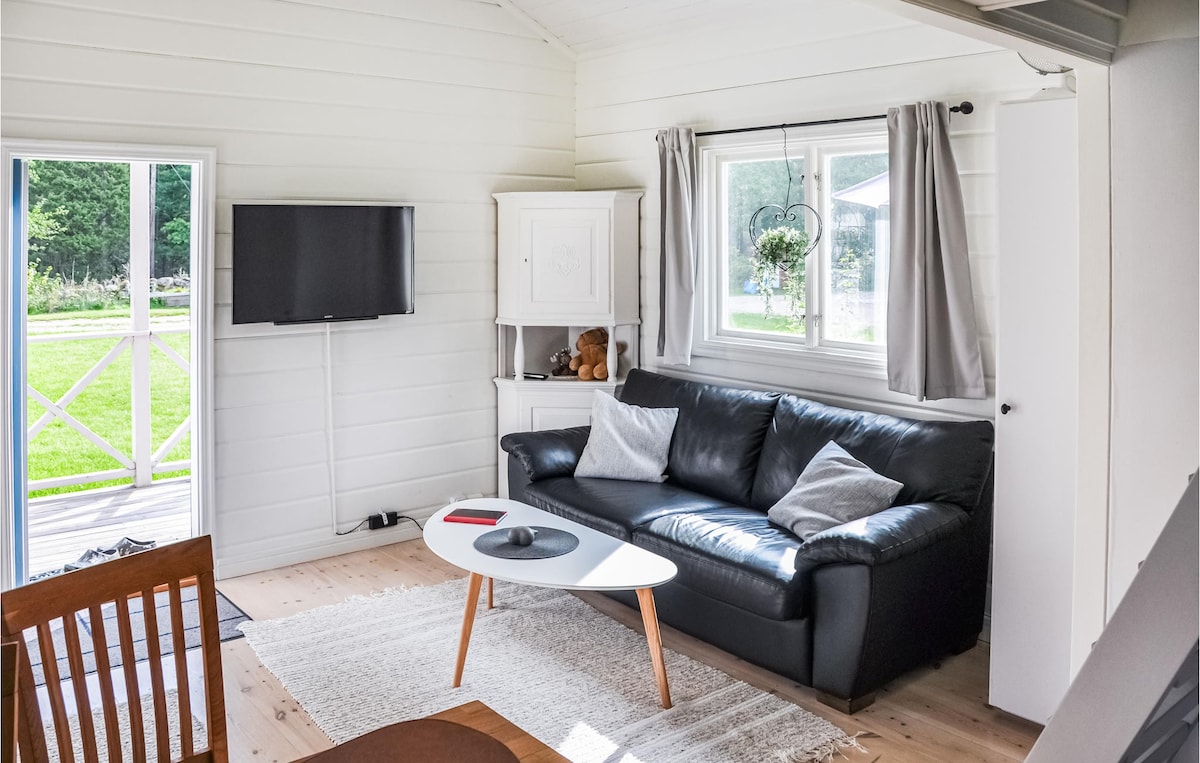 位于Henån的迷人房源，设有1间卧室和无线网络