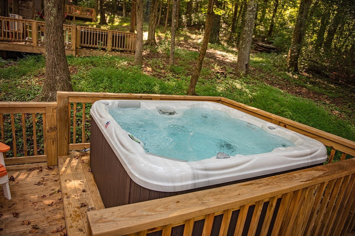 Lena Cabin | Wooded Tiny Cabin - Hot Tub