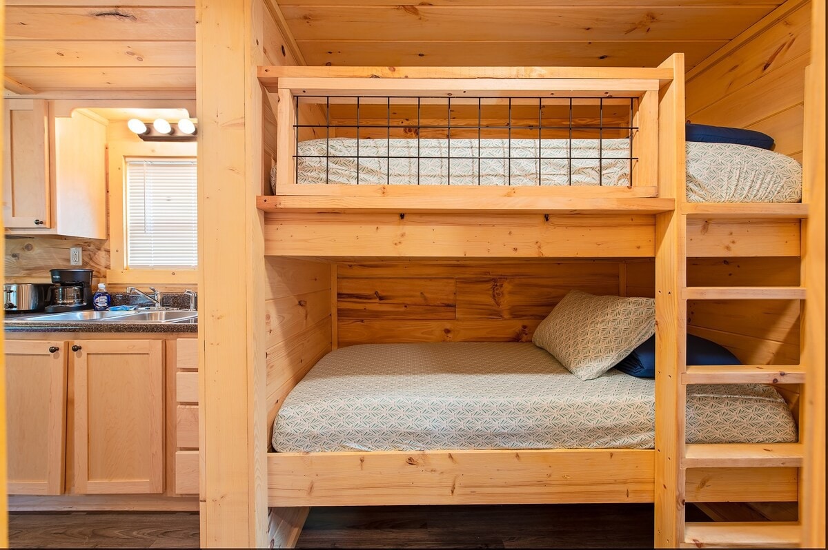 Lena Cabin | Wooded Tiny Cabin - Hot Tub