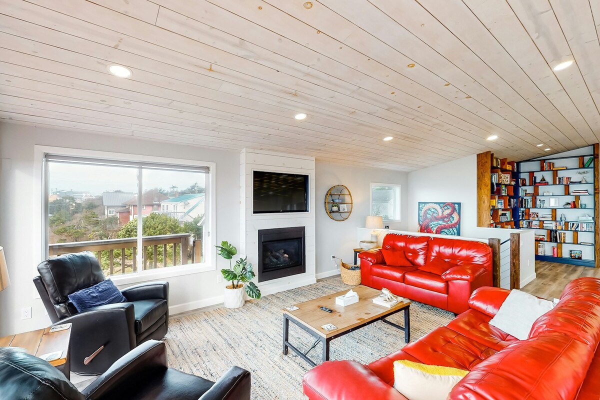 Dreamy 4BR Oceanview | Fireplace | Deck