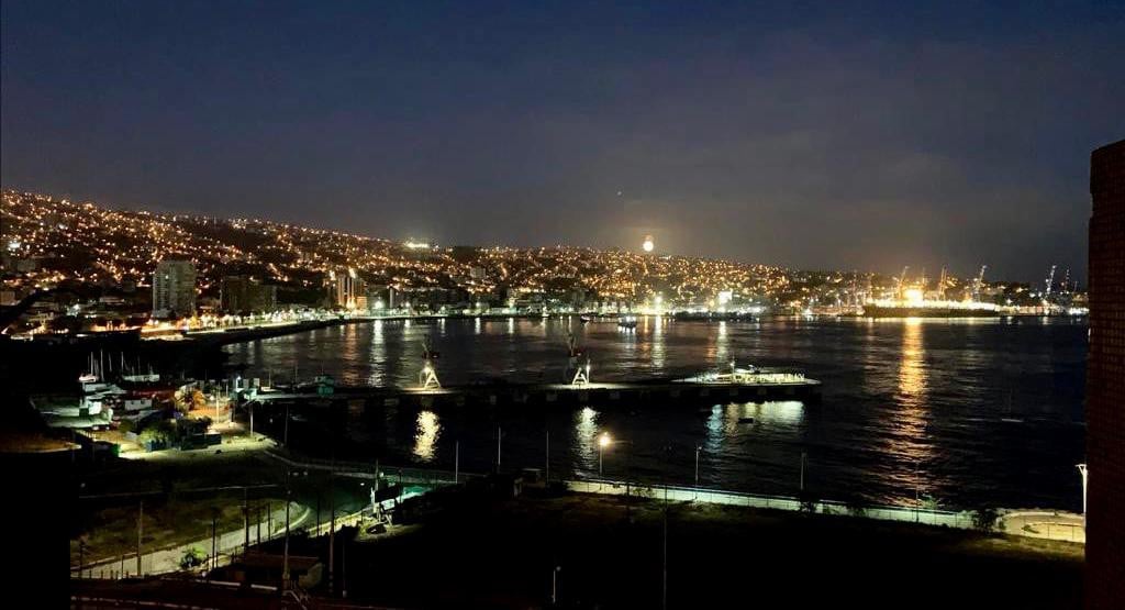 带最好的Vista Valparaíso停车场的Loft