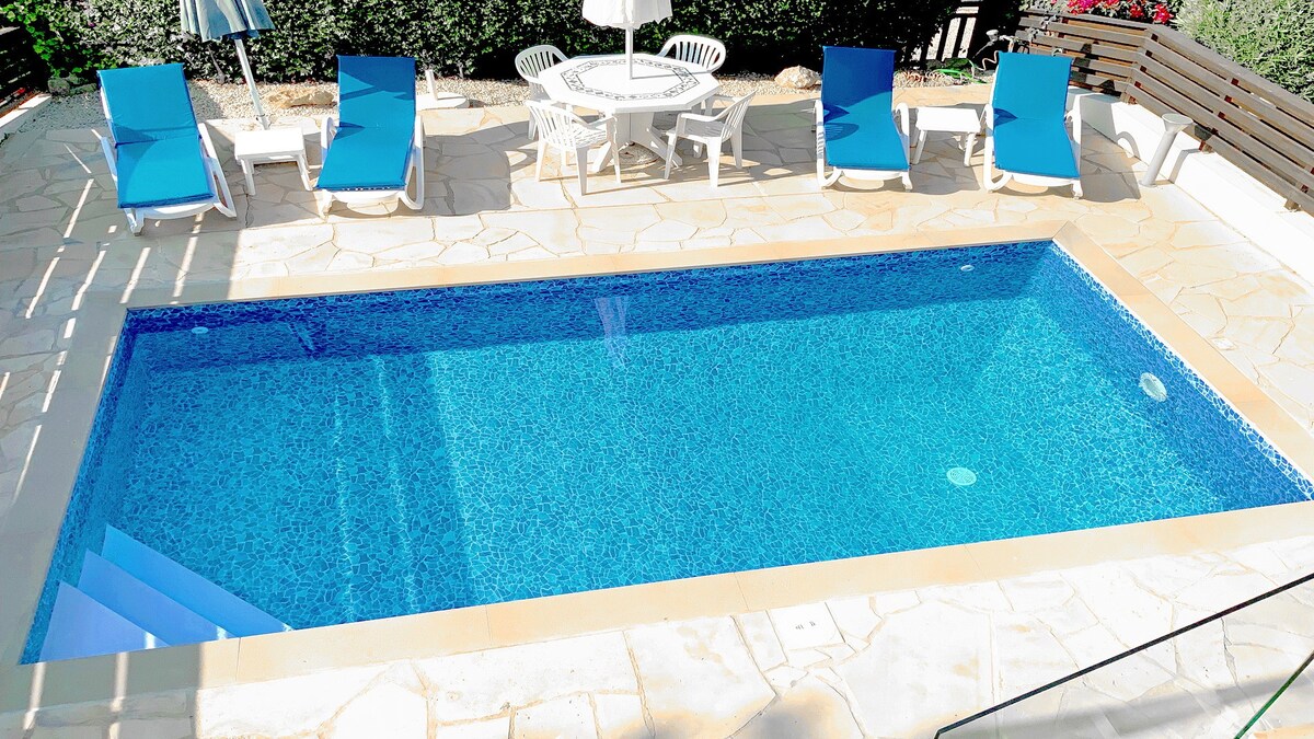 Villa With Private Pool Hosting Up To 4 Guests - G
