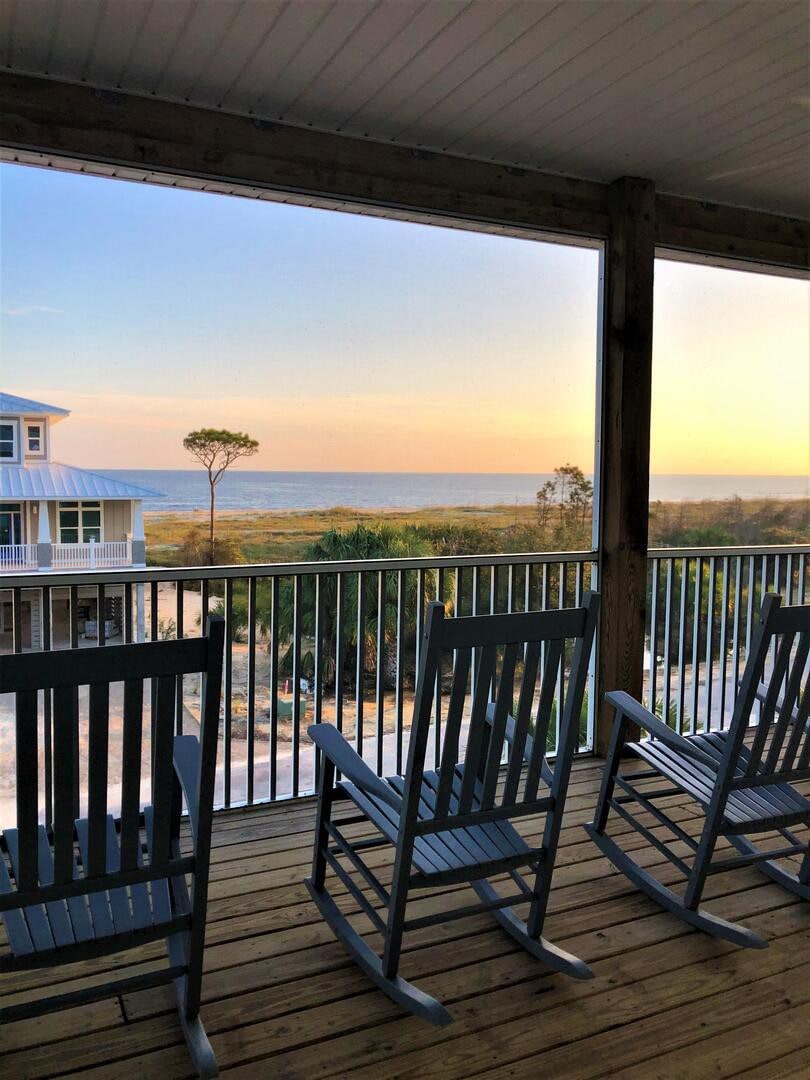 Sunset on the Curve! Steps to beach, private pool