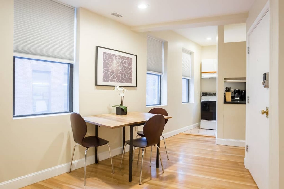 Perfect North End Apt - 2BR 2BA w/ Laundry!