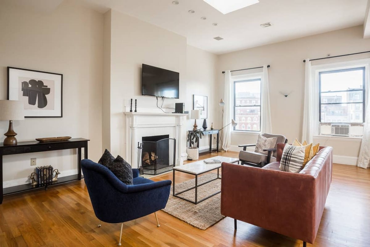 Luxury 4BR 3.5BA in Fenway w/ Laundry & Roof Deck!