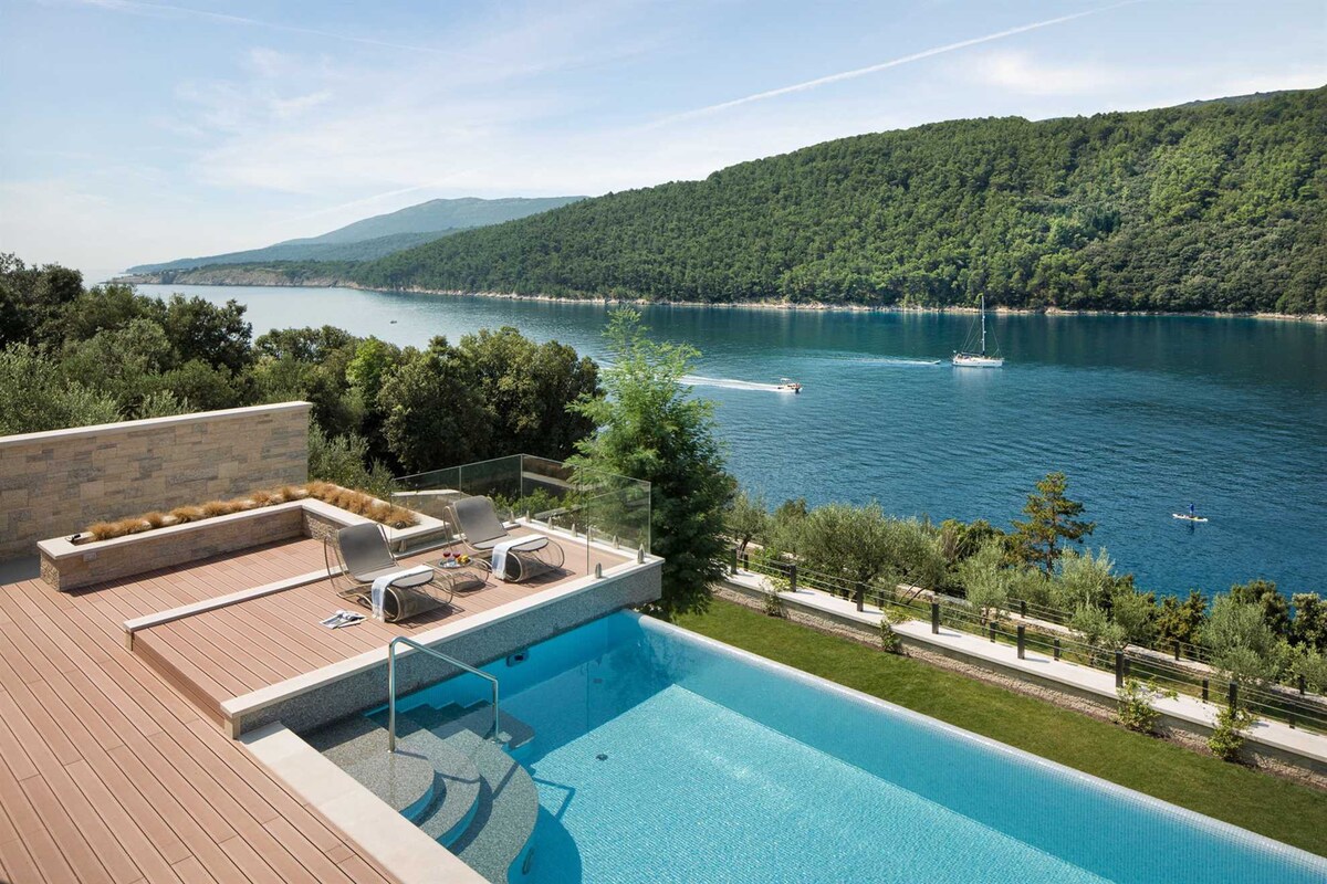 Luxury Villa Majestic with Pool