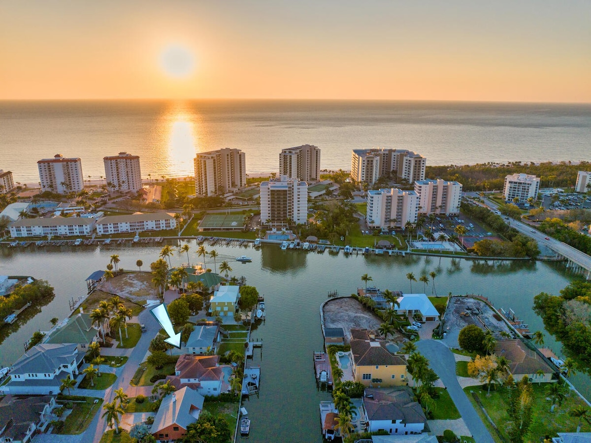 Tropical Oasis! - Less Than A Mile To The Beach!