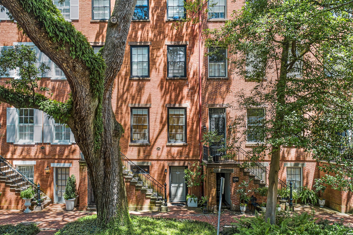 Luxurious Retreat on Jones by Lucky Savannah