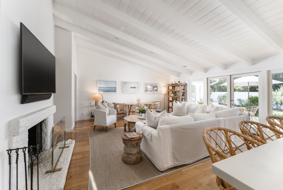 The Oak House-Remodeled, Walkable to beach & town!