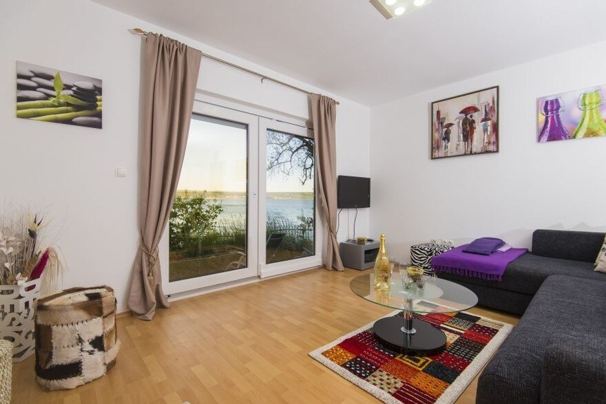 公寓可容纳5位房客，面积79平方米，位于Maslenica Zadar （ 147781 ）