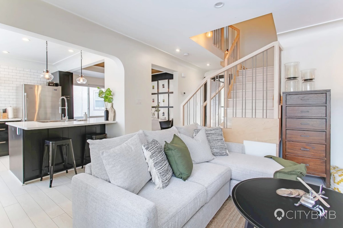 Strathcona. Sleeps 6. Steps from Whyte Ave.