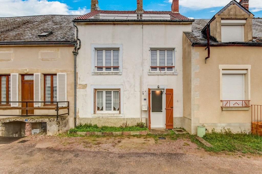 Traditional Holiday Home in Brinon sur Beuvron