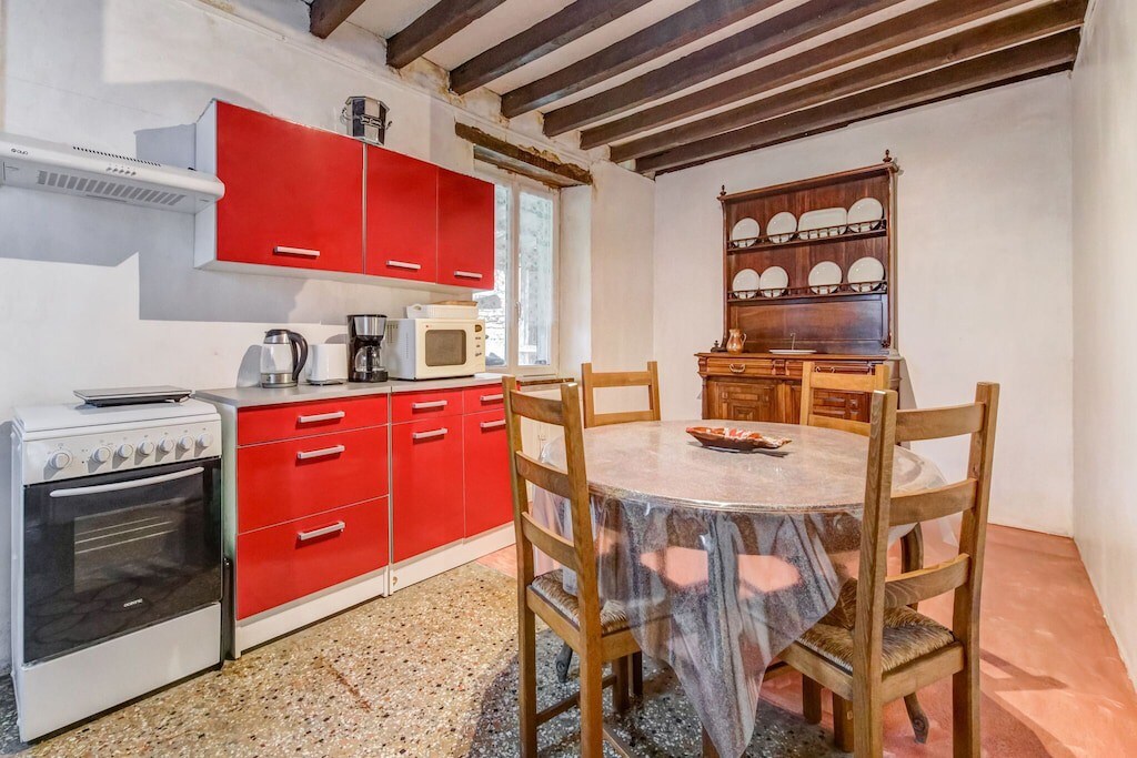 Traditional Holiday Home in Brinon sur Beuvron