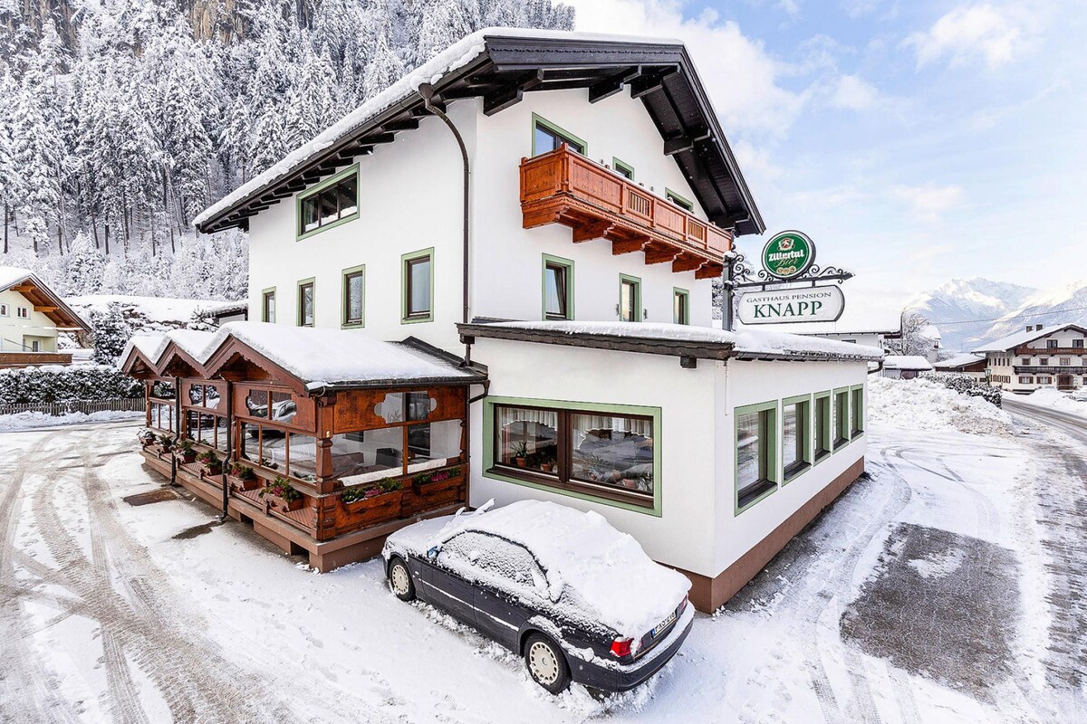 位于Strass im Zillertal山脉的公寓