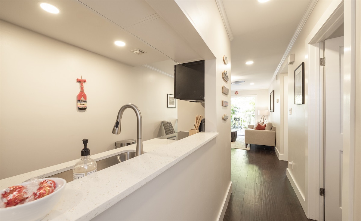 Sailor's Sanctuary - A Renovated Condo in Key West