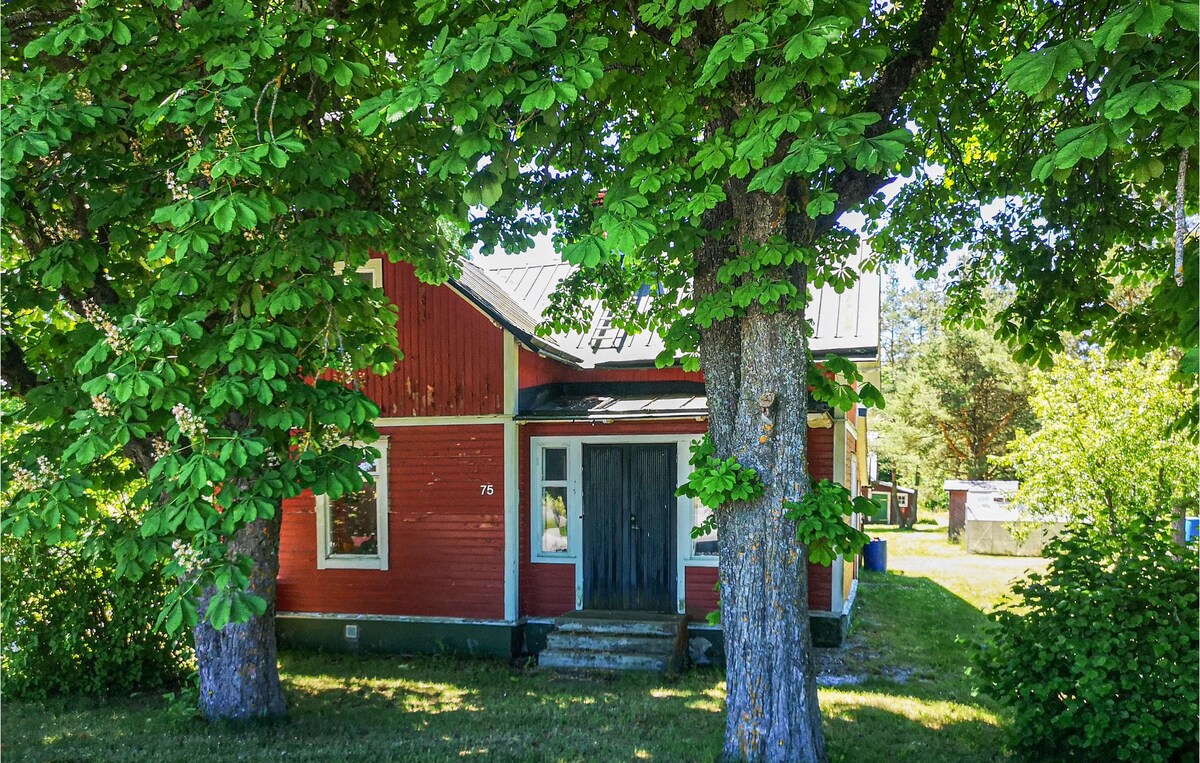 Nice home in Klintehamn with 4 Bedrooms and WiFi