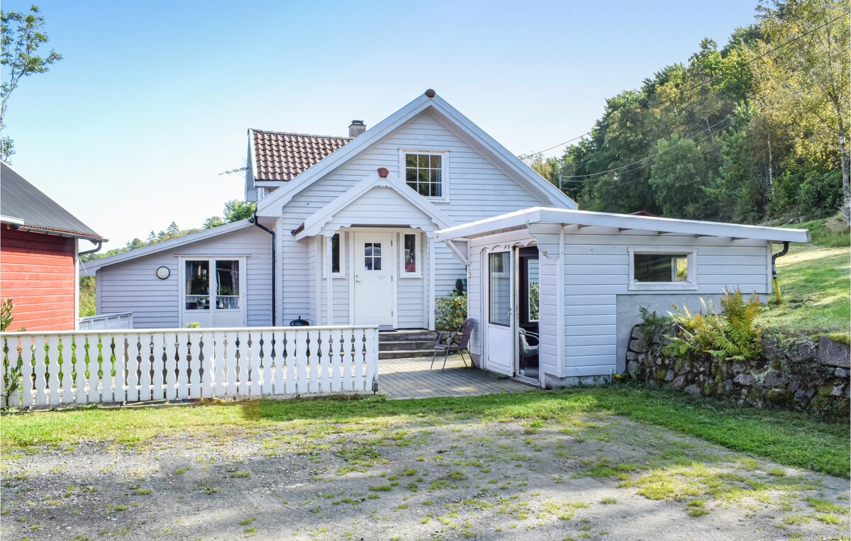 Nice home in Farsund with 4 Bedrooms and WiFi