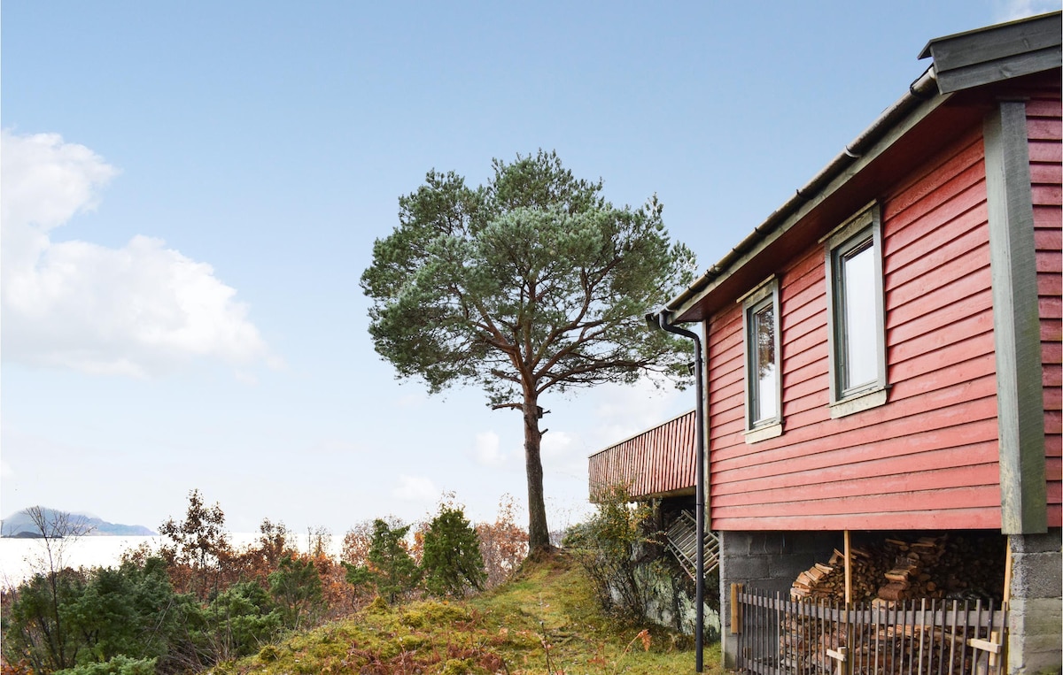 Stunning home in Stord with 3 Bedrooms and WiFi